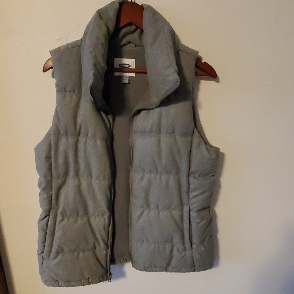 Old Navy puffy vest L
